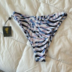 Skatie bikini bottom brand new